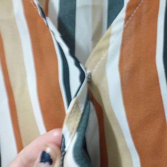 FOREVER 21 striped v-neck chiffon cropped long sleeve blouse - Picture 5 of 10